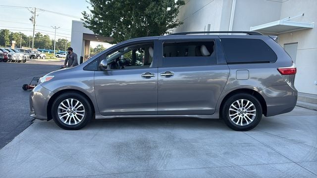 2018 Toyota Sienna XLE 8 Passenger