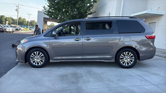 2018 Toyota Sienna XLE 8 Passenger