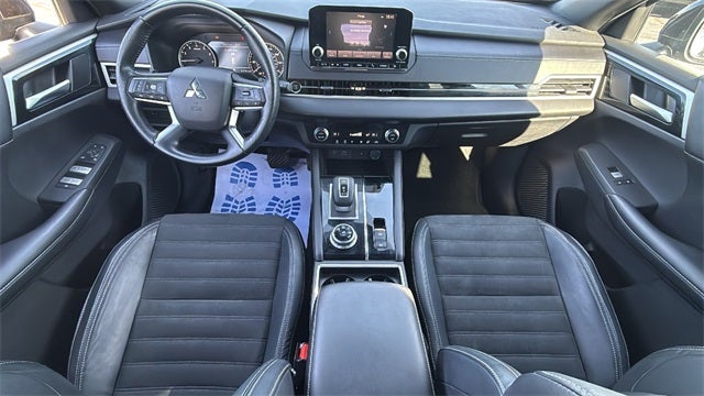 2022 Mitsubishi Outlander Base