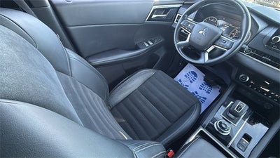 2022 Mitsubishi Outlander Base