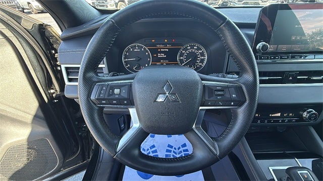 2022 Mitsubishi Outlander Base