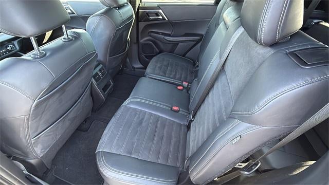 2022 Mitsubishi Outlander Base