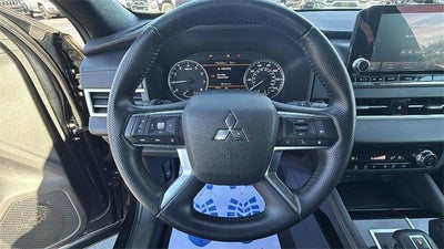 2022 Mitsubishi Outlander Base