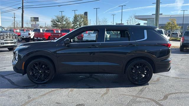 2022 Mitsubishi Outlander Base