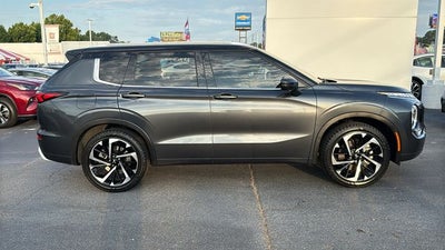 2024 Mitsubishi Outlander Base