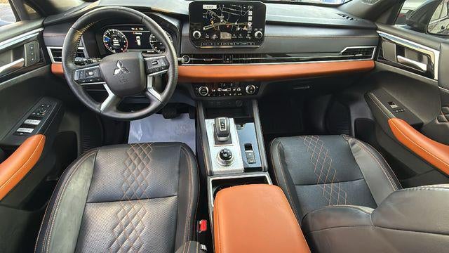 2024 Mitsubishi Outlander Base