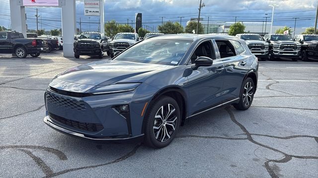 2025 Toyota Crown Signia XLE