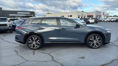 2025 Toyota Crown Signia XLE