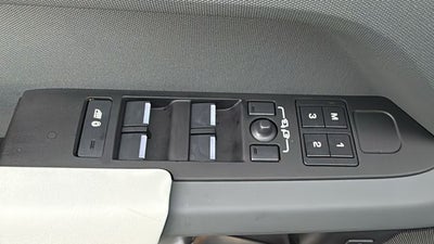 2025 Land Rover Defender 130 P400 X-Dynamic SE