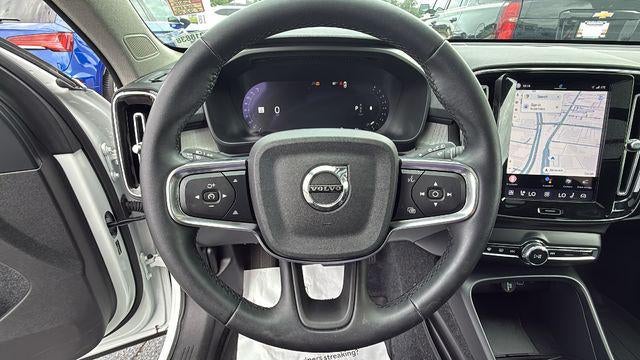 2025 Volvo XC40 B5 Core Bright Theme