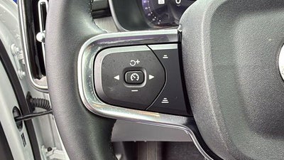 2025 Volvo XC40 B5 Core Bright Theme