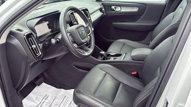 2025 Volvo XC40 B5 Core Bright Theme