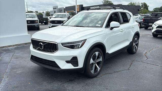 2025 Volvo XC40 B5 Core Bright Theme