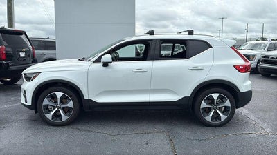 2025 Volvo XC40 B5 Core Bright Theme