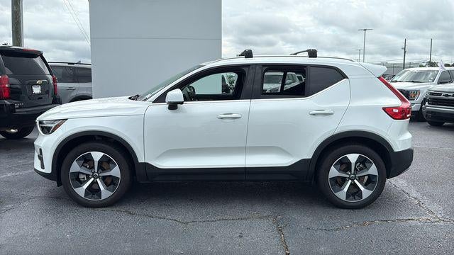 2025 Volvo XC40 B5 Core Bright Theme